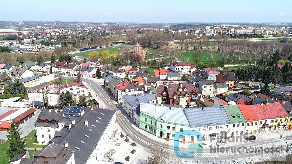 🏢 Lokal użytkowy 103 m² w ścisłym centrum | Rawa Mazowiecka, Plac Piłsudskiego 10 | duże witryny | dwa wejścia