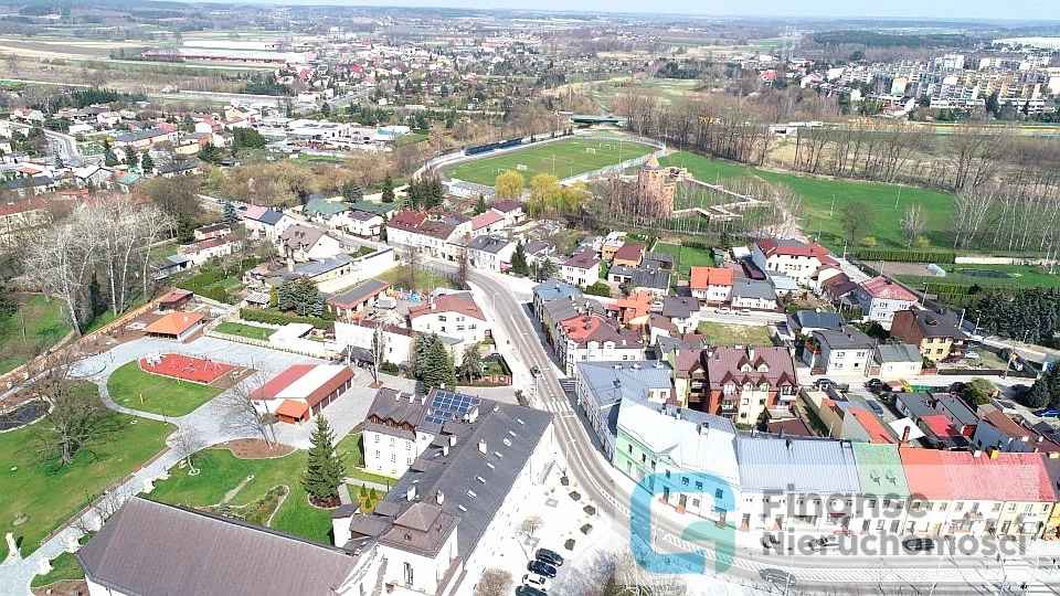🏢 Lokal użytkowy 103 m² w ścisłym centrum | Rawa Mazowiecka, Plac Piłsudskiego 10 | duże witryny | dwa wejścia