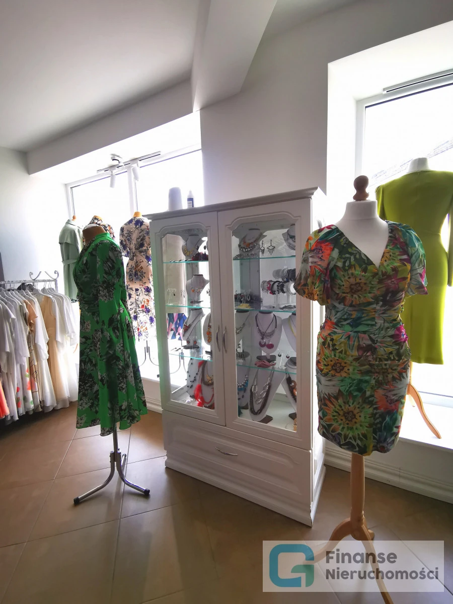 🏢 Lokal użytkowy 103 m² w ścisłym centrum | Rawa Mazowiecka, Plac Piłsudskiego 10 | duże witryny | dwa wejścia