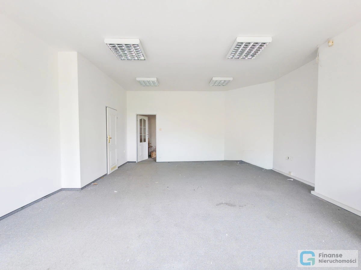 🏭 MAGAZYN + POWIERZCHNIE BIUROWE NA WYNAJEM | 810 m² MAGAZYNU | 540 m² BIUR | DZIAŁKA 11 309 m² | DUŻY TEREN OPERACYJNY